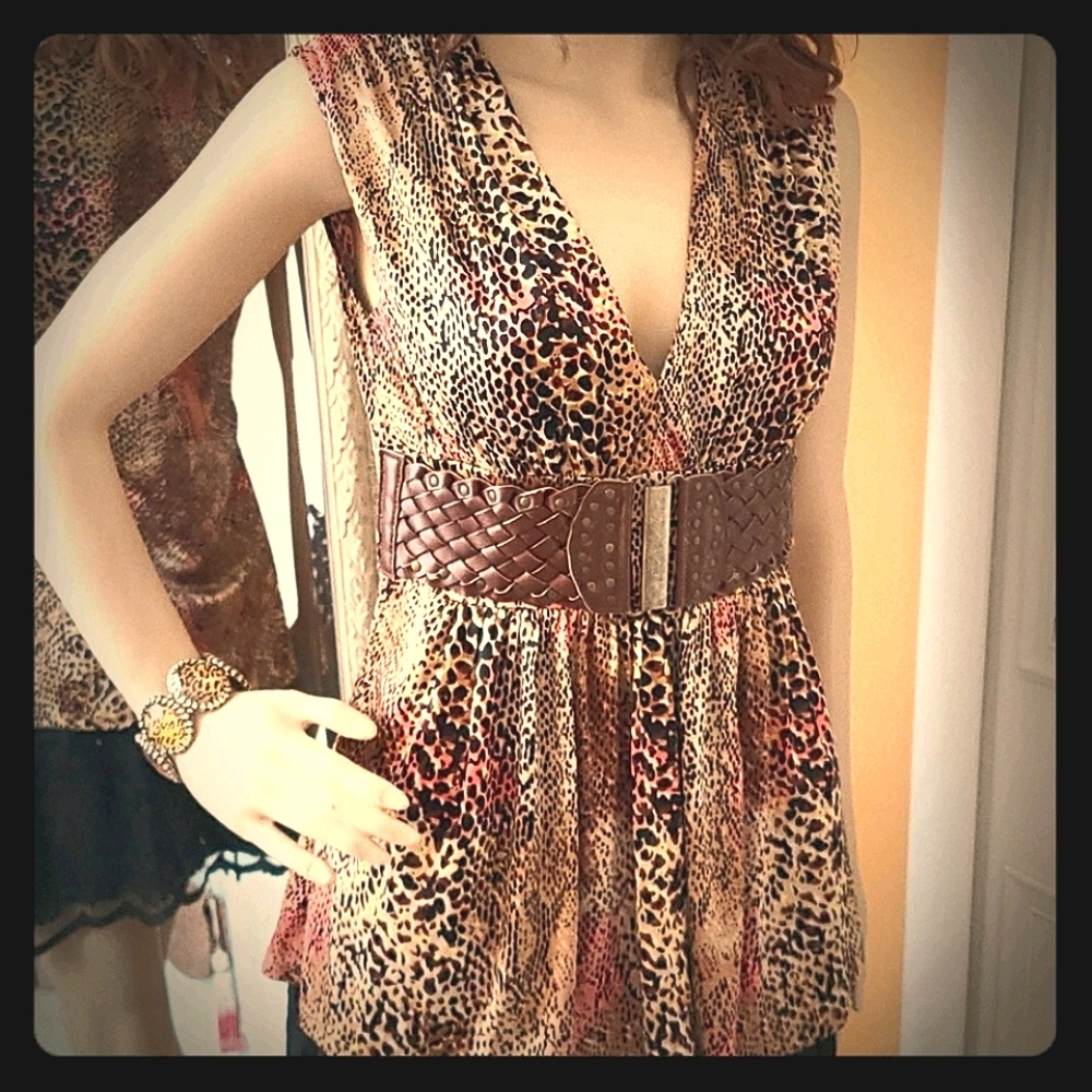 grass collection Belt Accent Top